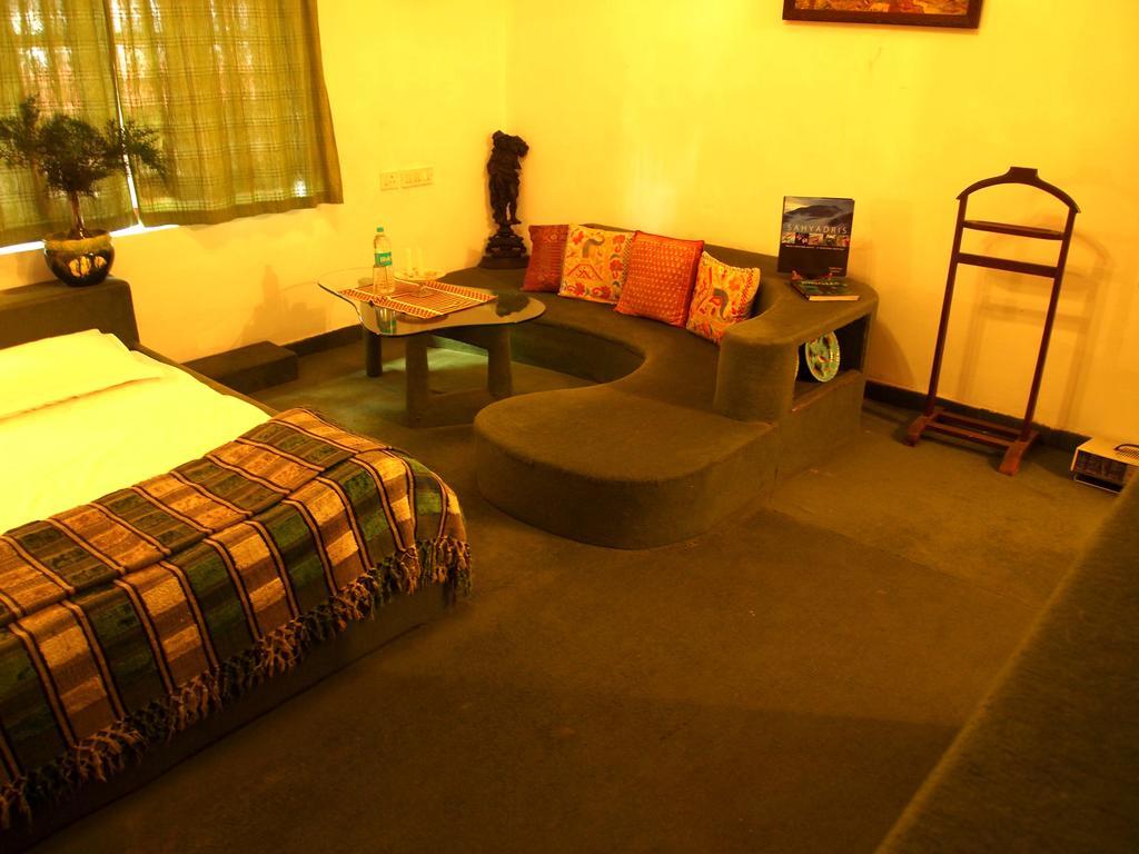 The Red House Bed and Breakfast Ooty Rum bild