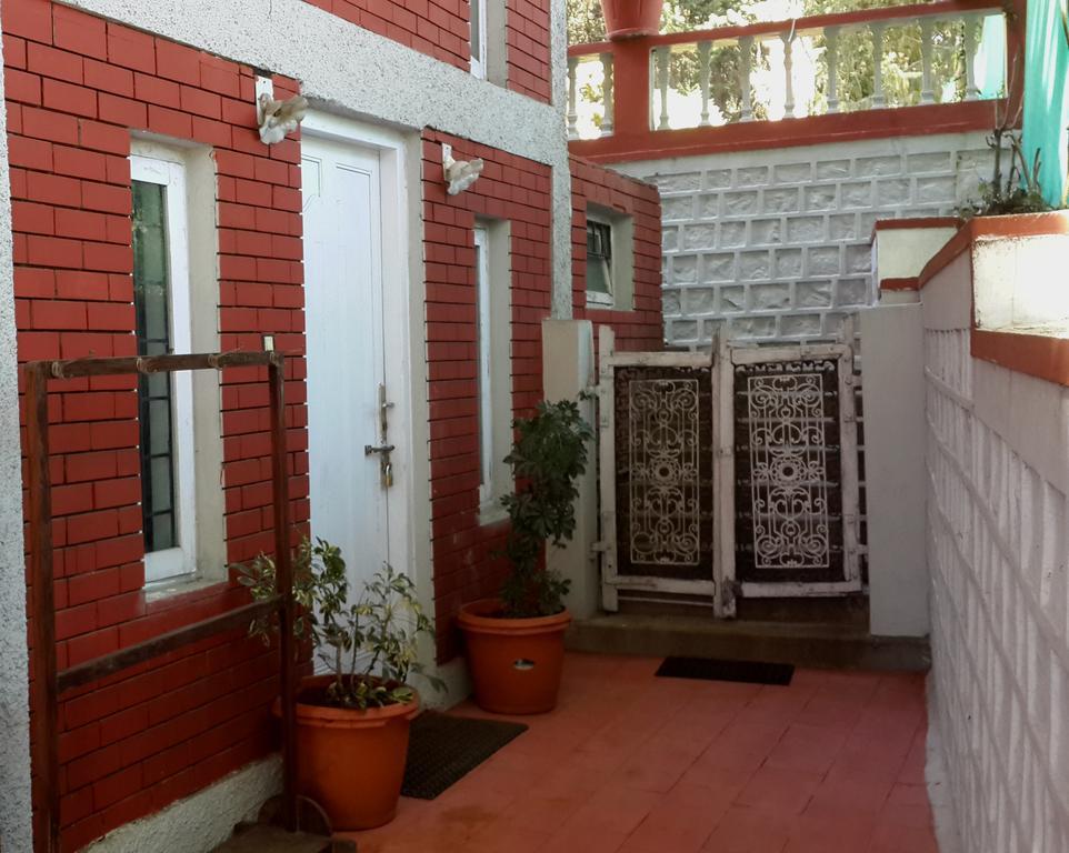 The Red House Bed and Breakfast Ooty Rum bild